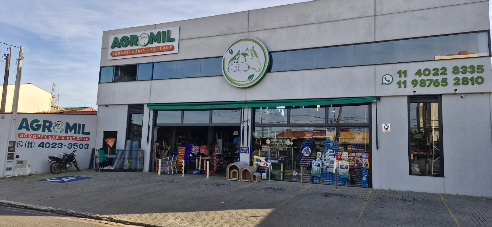 Fachada da Agromil Agropecuária e Pet Shop na Avenida Caetano Ruggieri em Itu